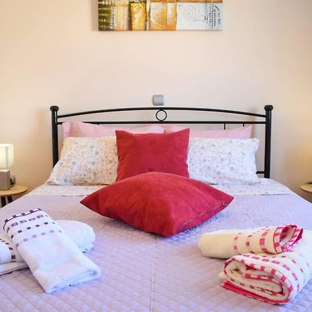 칼라마타 Cozy Flat On The Main Square, 10Min To The Sea 빌라 외부 사진