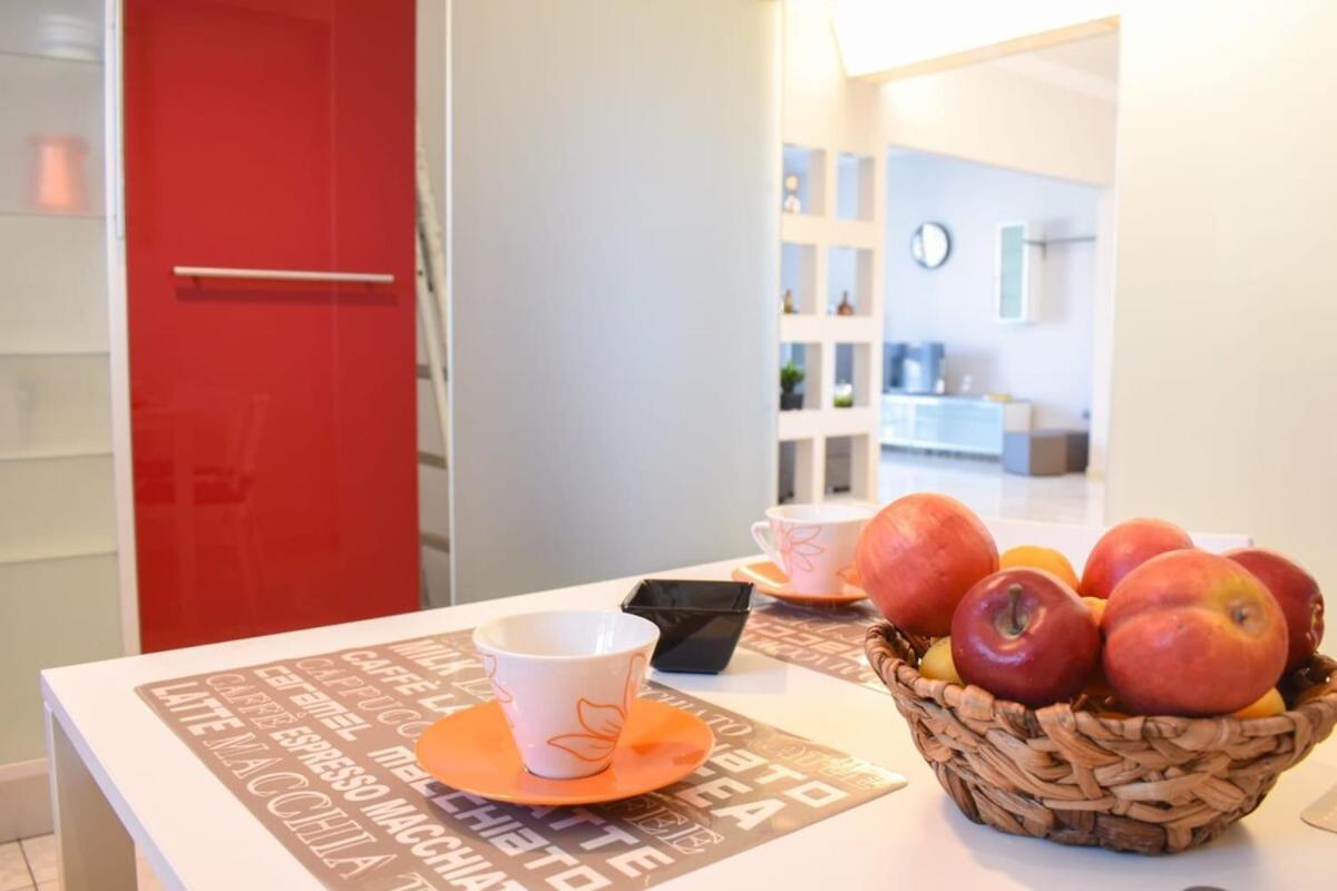 칼라마타 Cozy Flat On The Main Square, 10Min To The Sea 빌라 외부 사진
