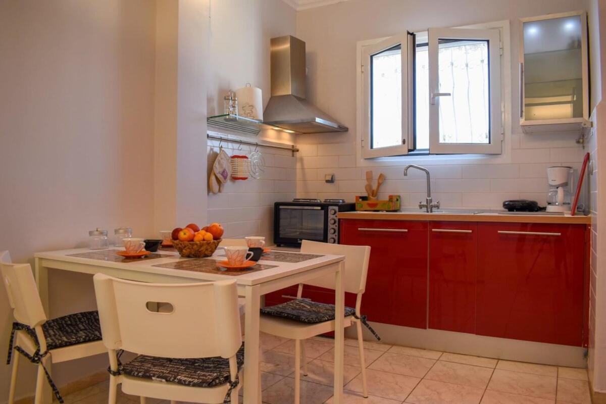 칼라마타 Cozy Flat On The Main Square, 10Min To The Sea 빌라 외부 사진