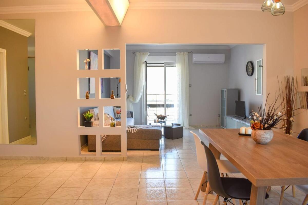 칼라마타 Cozy Flat On The Main Square, 10Min To The Sea 빌라 외부 사진