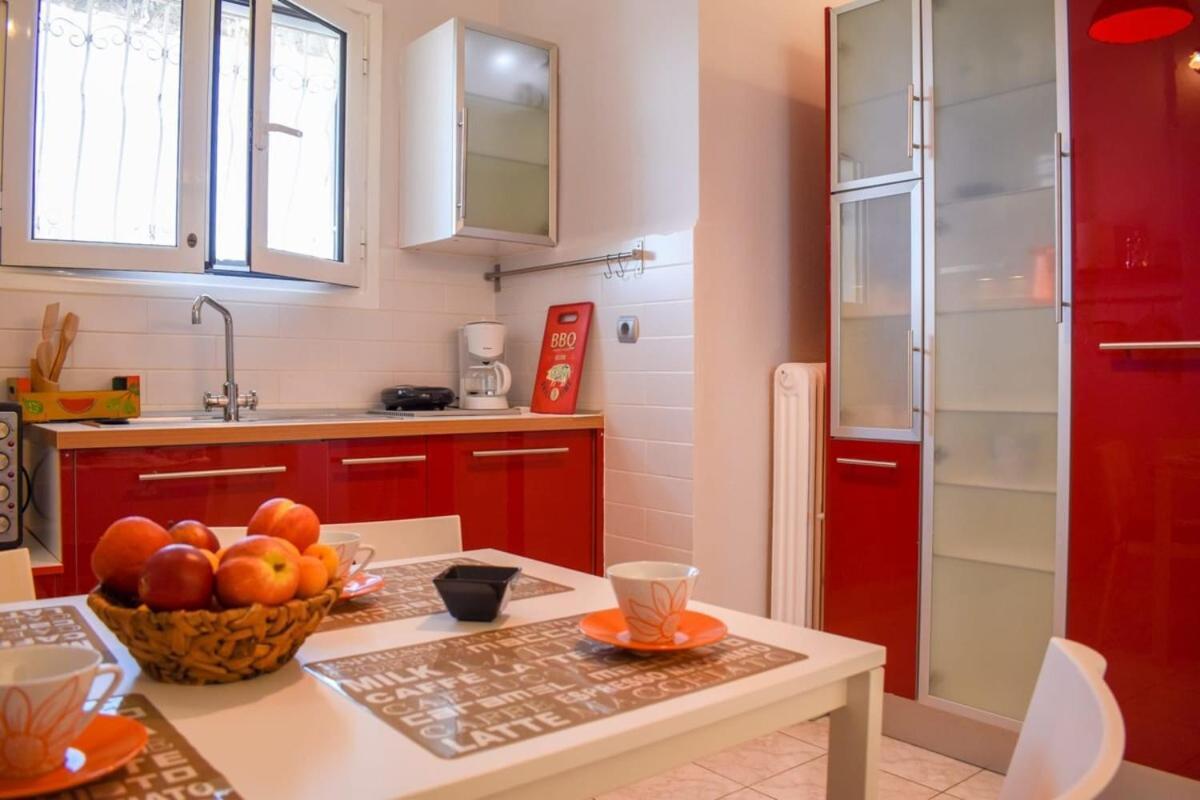 칼라마타 Cozy Flat On The Main Square, 10Min To The Sea 빌라 외부 사진