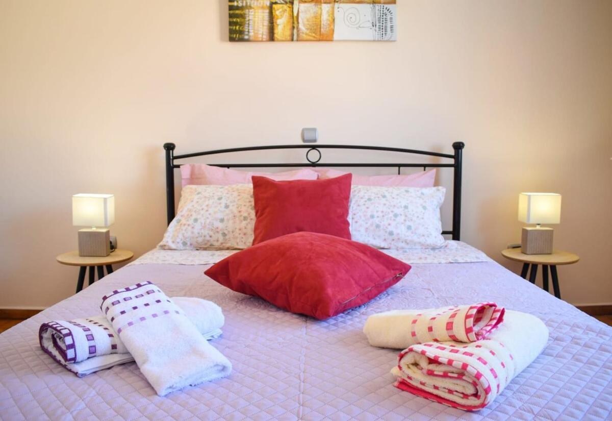 칼라마타 Cozy Flat On The Main Square, 10Min To The Sea 빌라 외부 사진