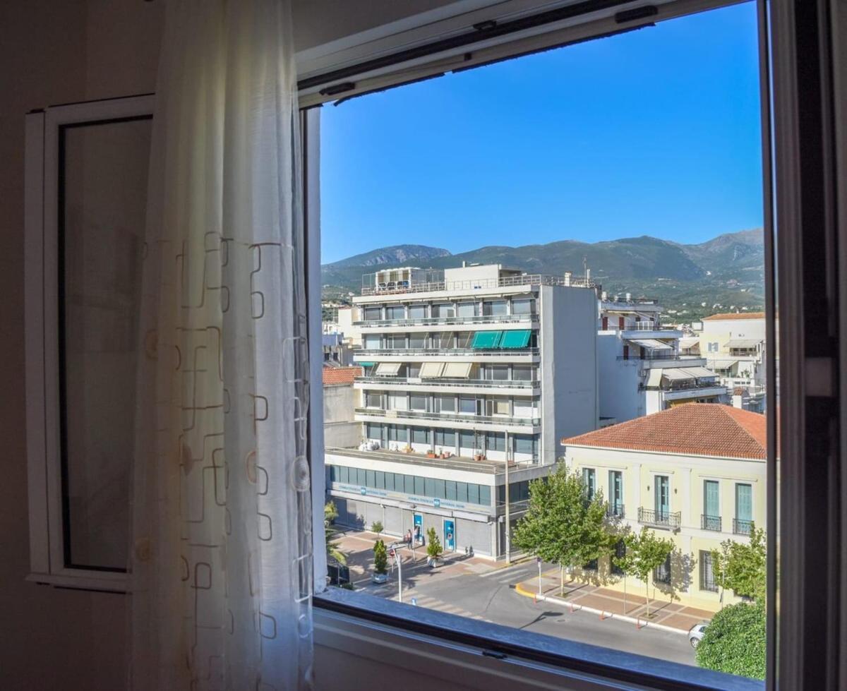 칼라마타 Cozy Flat On The Main Square, 10Min To The Sea 빌라 외부 사진