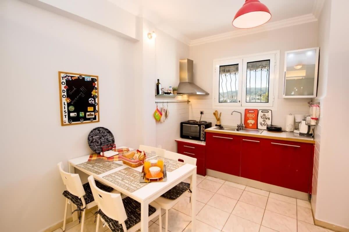칼라마타 Cozy Flat On The Main Square, 10Min To The Sea 빌라 외부 사진