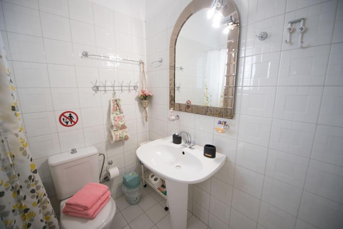 칼라마타 Cozy Flat On The Main Square, 10Min To The Sea 빌라 외부 사진